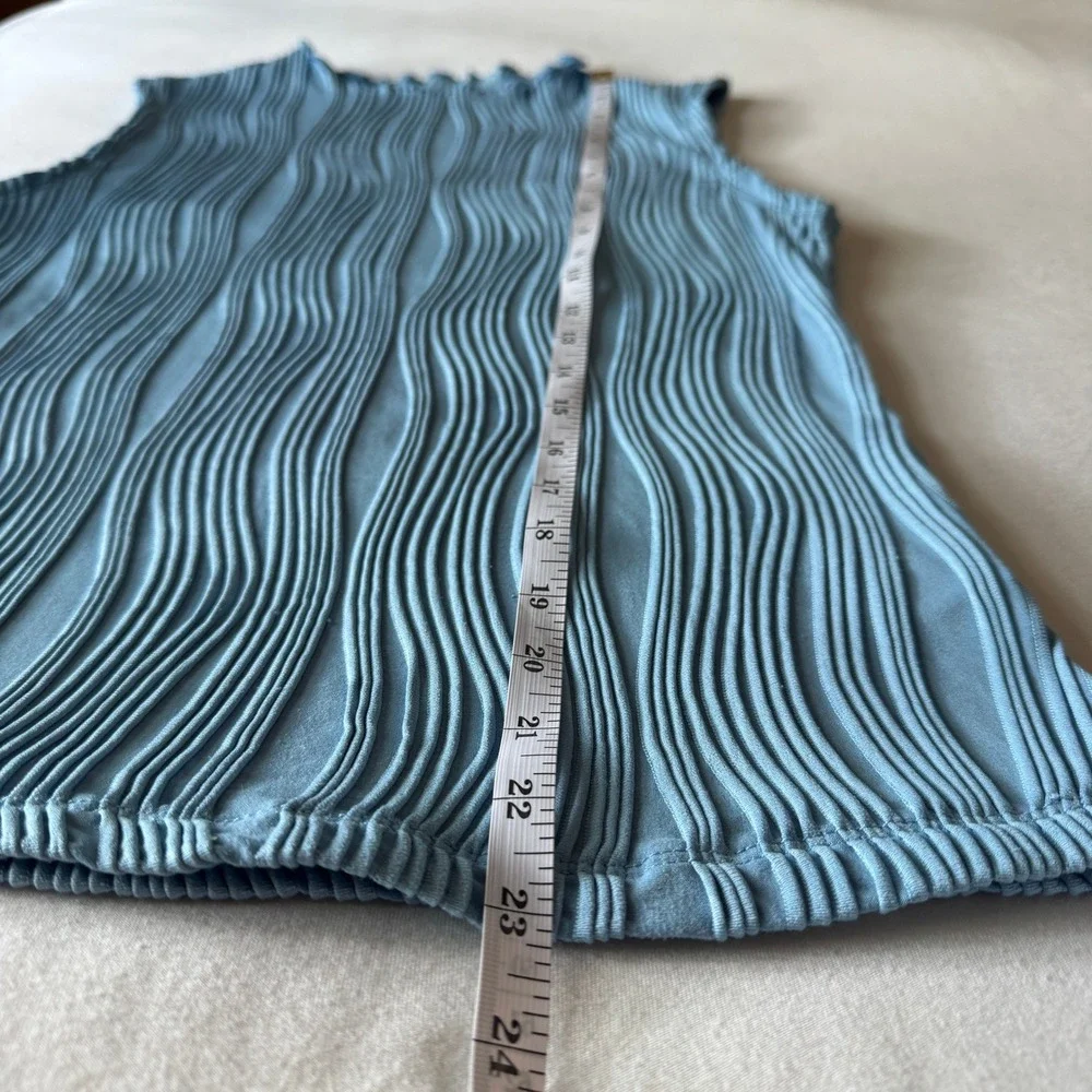 Blue Wavy Textured Ribbed Plisse Mock Neck Sleeveless Top Sz S Japanese Minimal